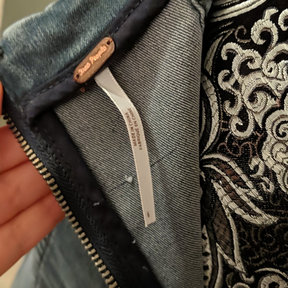 ✨5/$25✨ Free People denim skirt - Picture 5 of 6